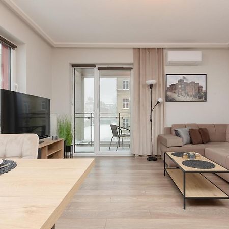 Modern One Bedroom Apartment With Parking In Lodz By Renters Prestige Екстериор снимка