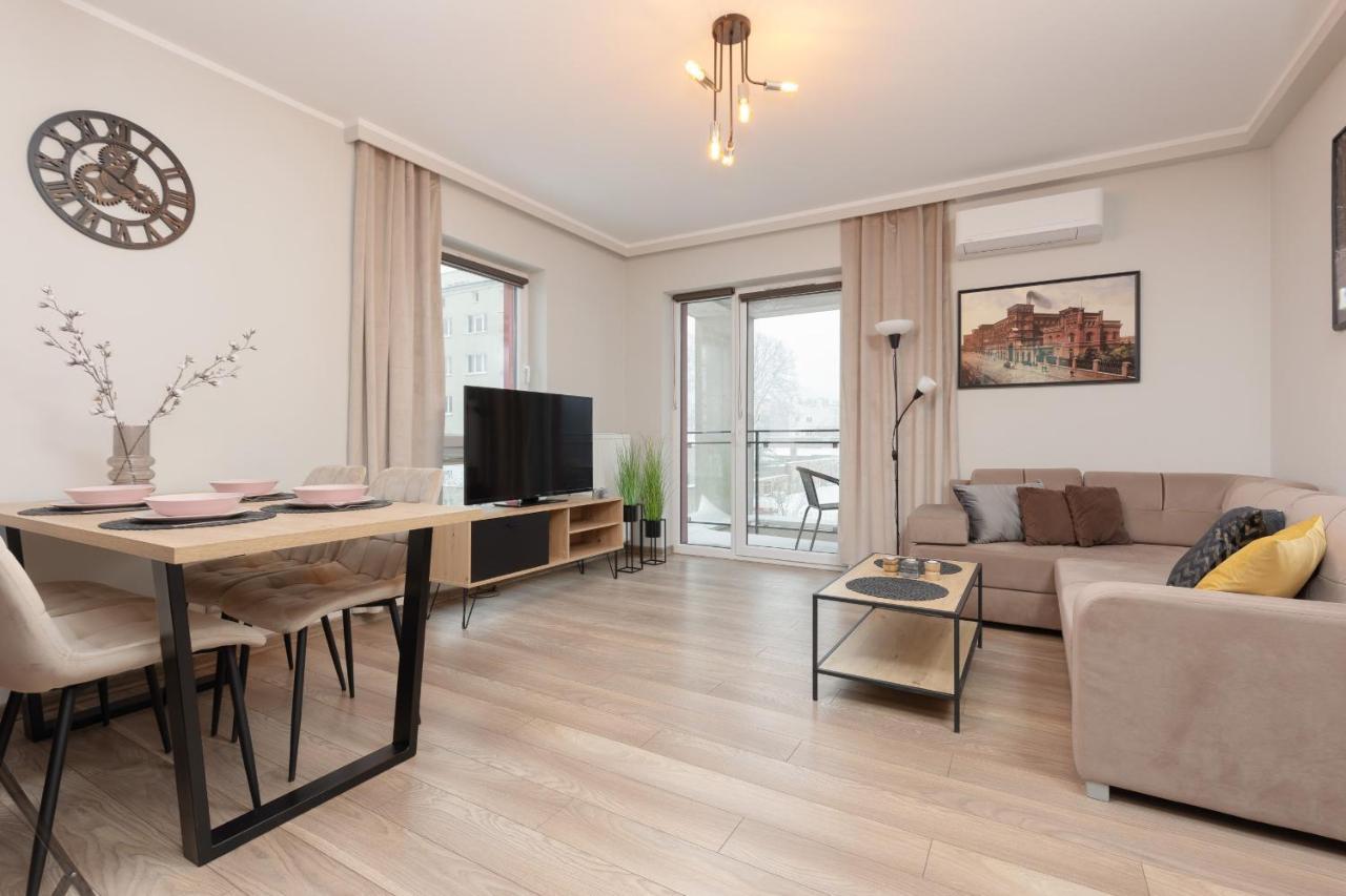 Modern One Bedroom Apartment With Parking In Lodz By Renters Prestige Екстериор снимка