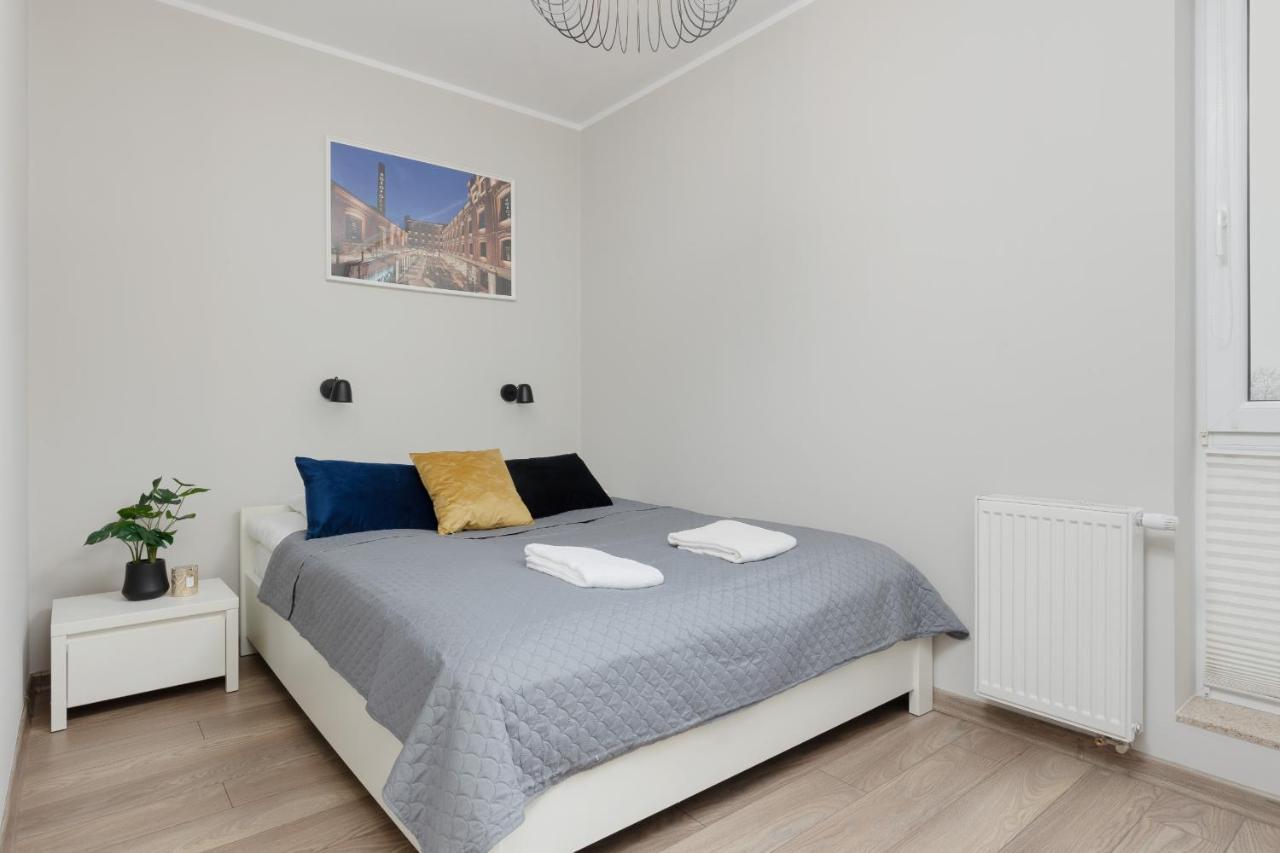 Modern One Bedroom Apartment With Parking In Lodz By Renters Prestige Екстериор снимка