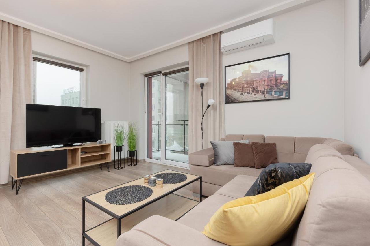 Modern One Bedroom Apartment With Parking In Lodz By Renters Prestige Екстериор снимка
