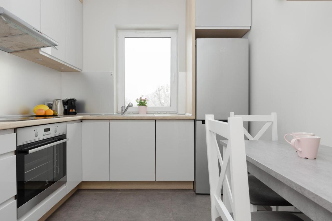 Modern One Bedroom Apartment With Parking In Lodz By Renters Prestige Екстериор снимка